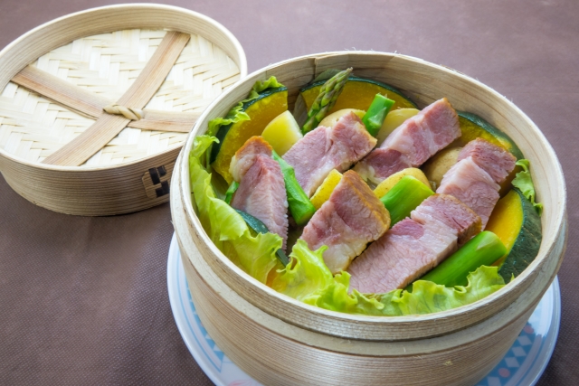 豚バラと野菜の蒸し物