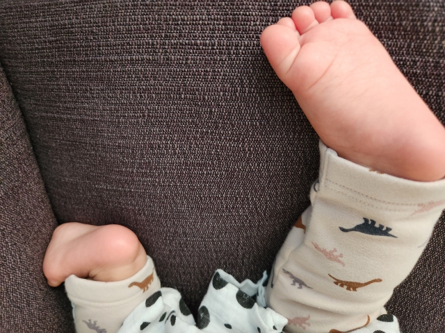 赤ちゃんの足