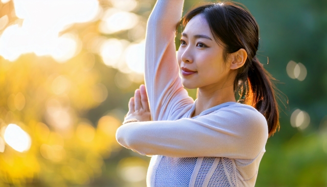 体操をする女性