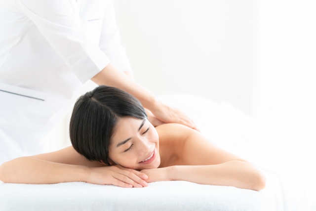 エステを受ける女性