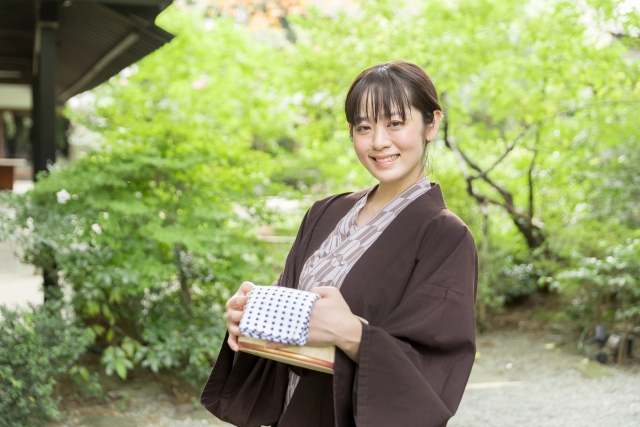 温泉旅行を楽しむ女性