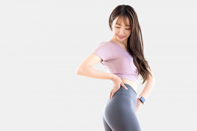 ピラティスをする女性