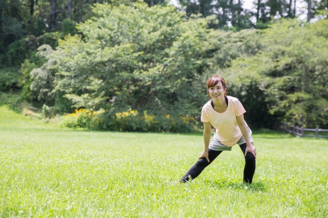 エクササイズをする女性