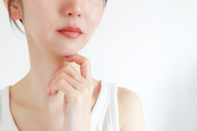 肌を気にする女性