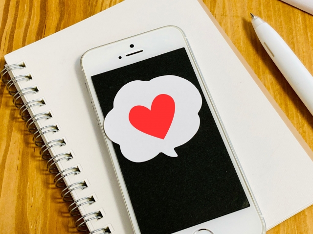 スマホとハートマーク