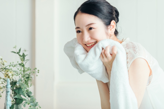 肌を気にする女性